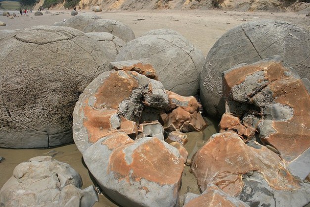 Las extrañas rocas MOERAKI de Nueva Zelanda 4255777505_aba9c57c6c_z